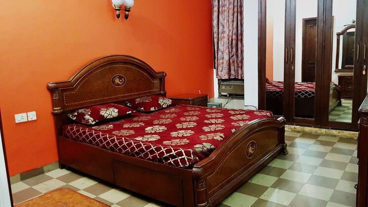 Bedroom, green park 3 Bedroom 340 Sq.Yd. Builder Floor In Green Park Delhi 9215485