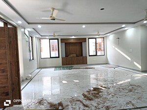 Room in 4 BHK Builder Floor at Shanti Kunj – for Rent