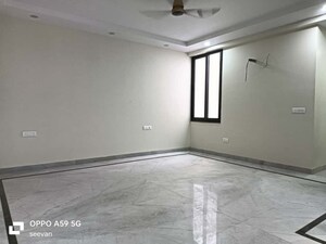 Room in 4 BHK Builder Floor at Shanti Kunj – for Rent