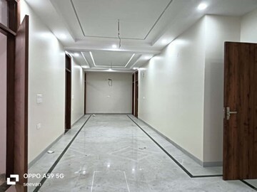Room in 4 BHK Builder Floor at Shanti Kunj – for Rent