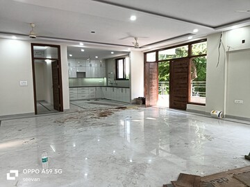 Parking in 4 BHK Builder Floor at Shanti Kunj – for Rent
