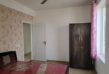 Room in 3 BHK Apartment at International Airport Road – for Rent