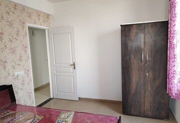 Room in 3 BHK Apartment at International Airport Road – for Rent