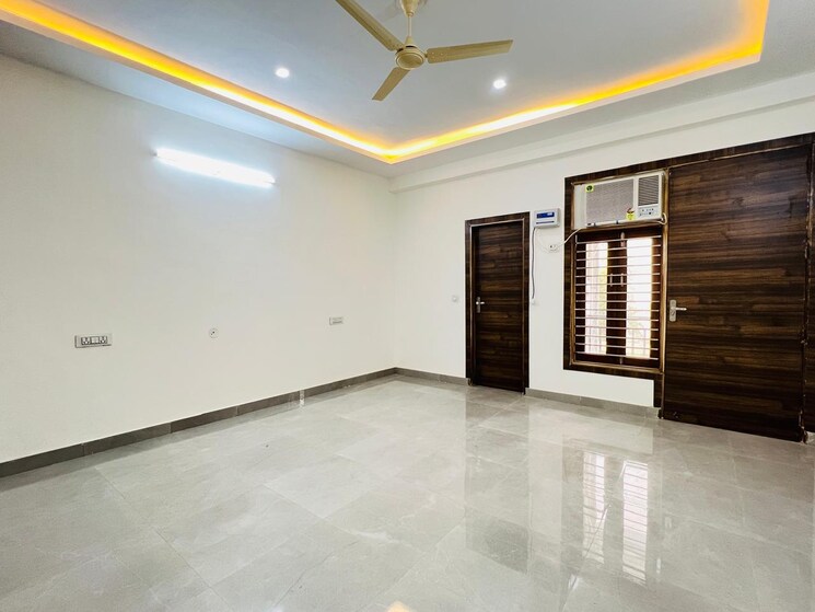 Room, vasant kunj 4 Bedroom 2400 Sq.Ft. Builder Floor In Vasant Kunj Delhi 9215570
