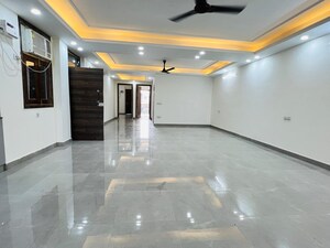 Room in 4 BHK Builder Floor at Vasant Kunj – for Rent