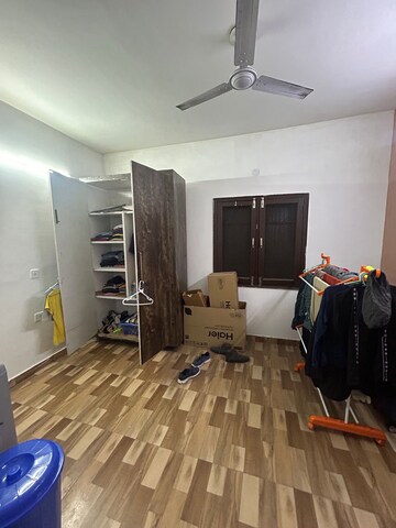 Room in 2 BHK Builder Floor at Safdarjung Enclave – for Rent