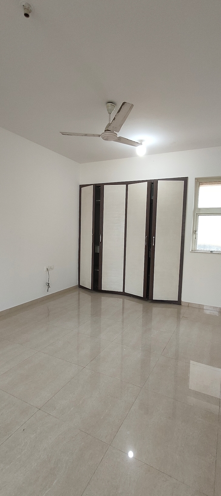 Room, hiranandani-meadows 3.5 Bedroom 1450 Sq.Ft. Apartment In Manpada Thane 9163888