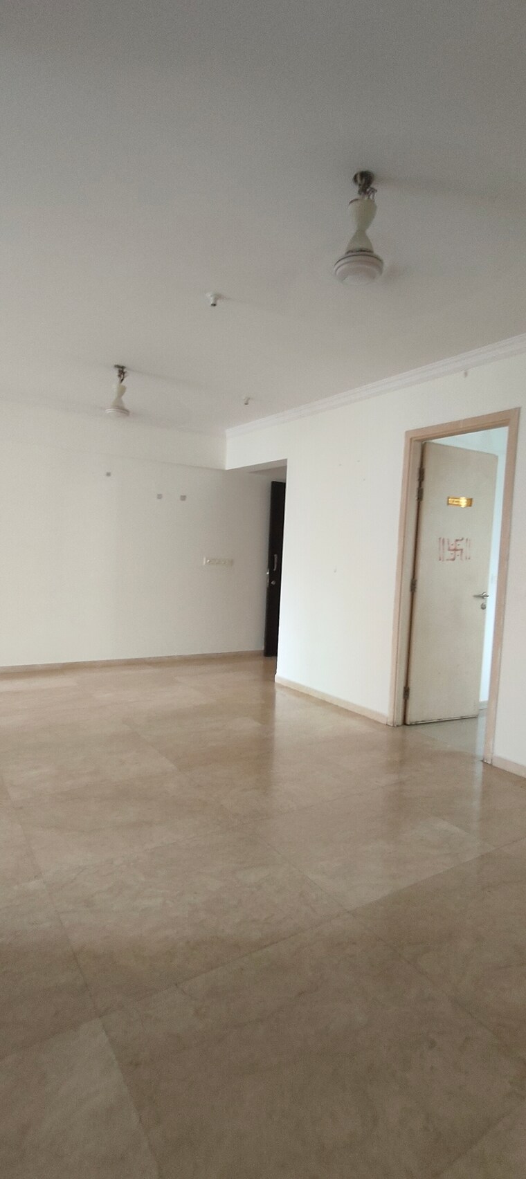 Room, hiranandani-meadows 3.5 Bedroom 1450 Sq.Ft. Apartment In Manpada Thane 9163888