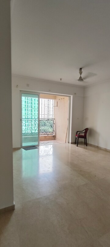 Room in 3.5 BHK Apartment at Hiranandani Meadows, Manpada – for Rent
