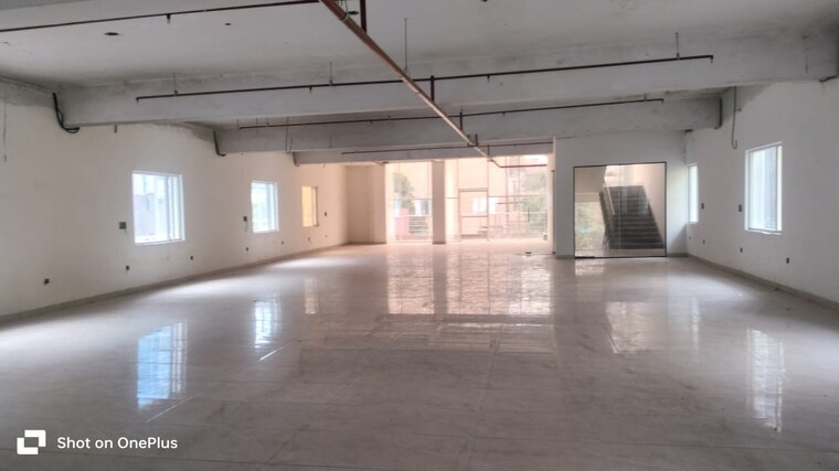  Parking, sector 63 Commercial Office Space 18000 Sq.Ft. In Sector 63 Noida 9215617