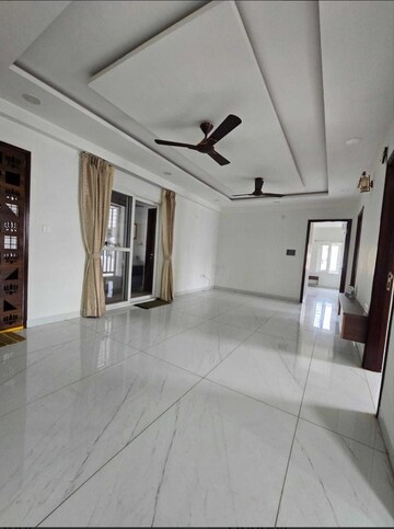 Room in 3 BHK Apartment at Vasavis Solitaire Heights, Ameerpet – for Rent
