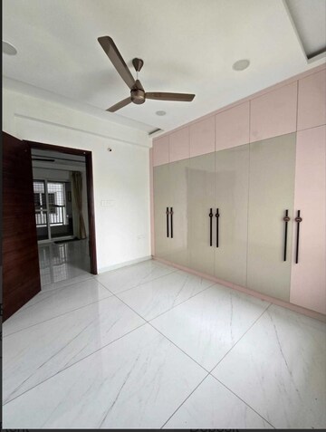 Room in 3 BHK Apartment at Vasavis Solitaire Heights, Ameerpet – for Rent