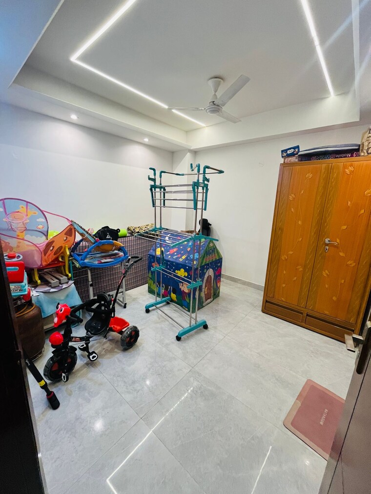  Parking, dera mandi 3 Bedroom 150 Sq.Yd. Builder Floor In Dera Mandi Delhi 9215771