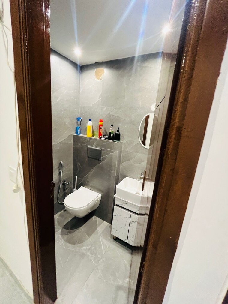 Bathroom, dera mandi 3 Bedroom 150 Sq.Yd. Builder Floor In Dera Mandi Delhi 9215771