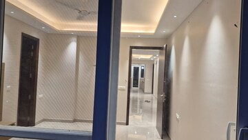 Building Lobby in 4 BHK Builder Floor at Sector 40 – for Sale