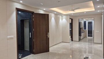 Building Lobby in 4 BHK Builder Floor at Sector 40 – for Sale