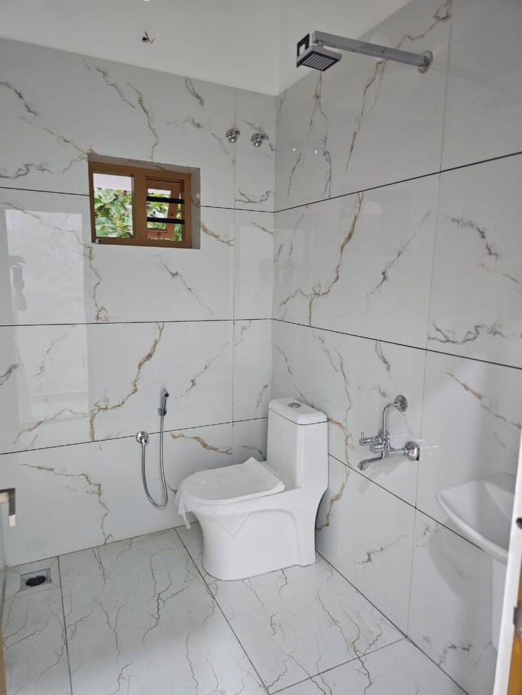 Bathroom, mannuthy 4 Bedroom 2100 Sq.Ft. Independent House In Mannuthy Thrissur 9215803