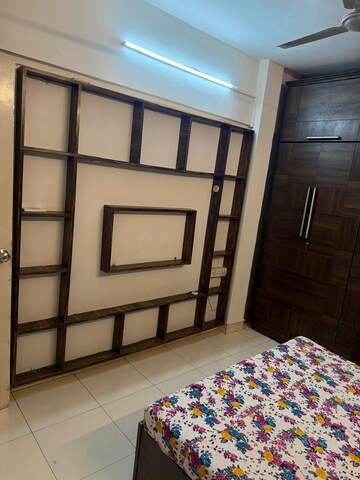 Room in 1 BHK Apartment at Lokhandwala Complex, Andheri West – for Rent