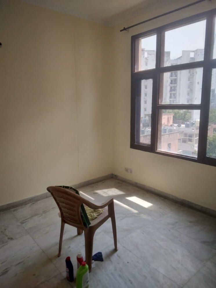 Room, sector 20 3 Bedroom 1800 Sq.Ft. Apartment In Sector 20 Panchkula 9215862