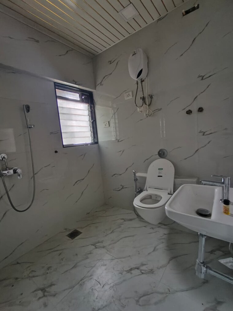 Bathroom, raheja-garden-estate 2 Bedroom 850 Sq.Ft. Apartment In Midc Colony Thane 9215897