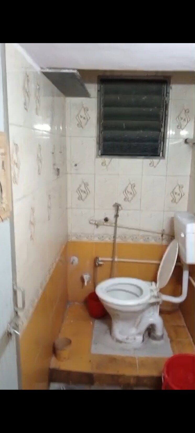 Bathroom, bindra-complex 1 RK 225 Sq.Ft. Apartment In Andheri East Mumbai 9215926