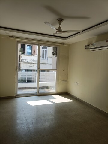 Room in 3 BHK Builder Floor at Ansal API Esencia, Sector 67 – for Rent