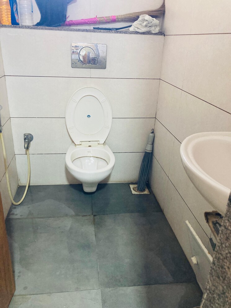 Bathroom, sola Commercial Office Space 840 Sq.Ft. In Sola Ahmedabad 9215941