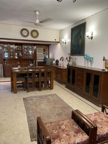 Living Room in 4 BHK Apartment at Vijayant Enclave, Sector 29 – for Rent