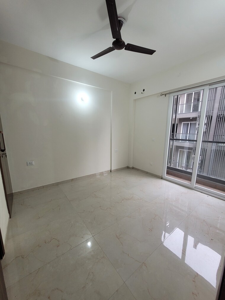 Room, smart-world-gems 3.5 Bedroom 1500 Sq.Ft. Apartment In Sector 89 Gurgaon 9215934