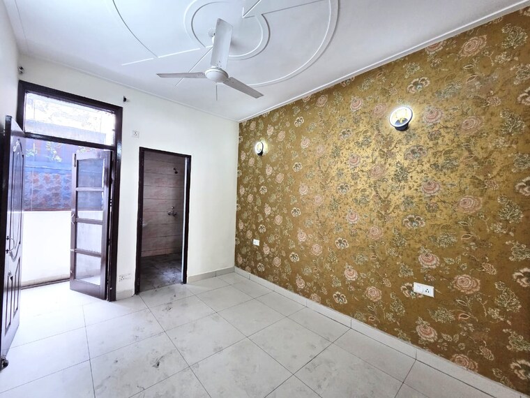 Room, pir machalla 2 Bedroom 100 Sq.Yd. Apartment In Pir Machalla Zirakpur 9215978