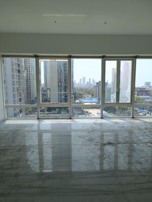 Room in 3 BHK Apartment at Indiabulls Blu, Worli – for Sale