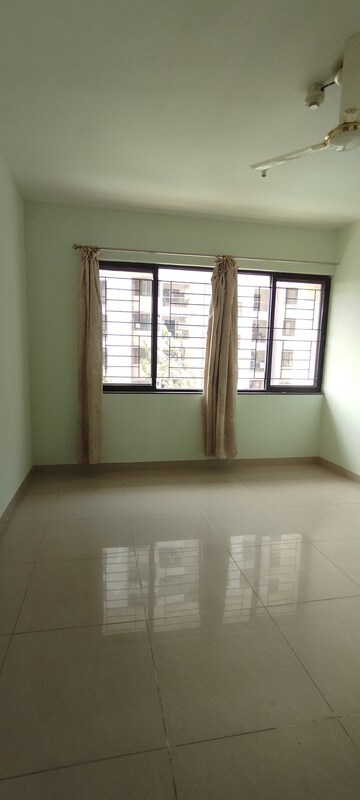 Room in 2.5 BHK Apartment at Nanded Lalit, Sinhagad Road – for Rent