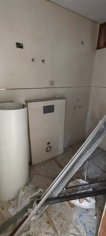 Bathroom in 3.5 BHK Builder Floor at Ultima 107, Sector 104 – for Sale