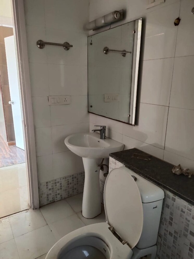 Bathroom, chd-avenue-71 3.5 Bedroom 1300 Sq.Ft. Apartment In Sector 71 Gurgaon 9216067