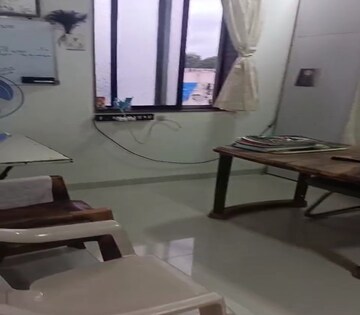 Room in 2.5 BHK Apartment at Parel – for Rent