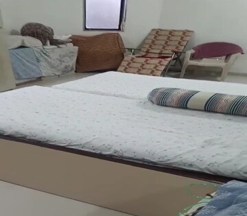 Bedroom in 2.5 BHK Apartment at Parel – for Rent