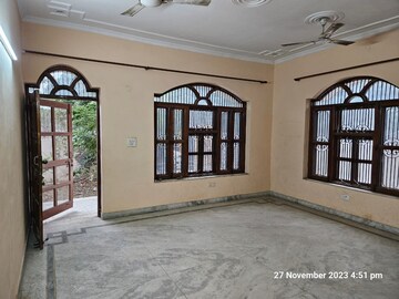 Room in 4 BHK Independent House at Sector 28 – for Rent