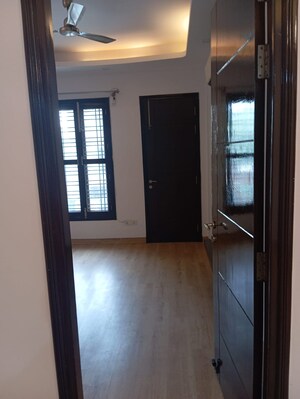 Room in 3 BHK Builder Floor at Ashiana Silver Crest, Sector 48 – for Rent