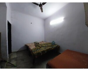 Room in 1 BHK Builder Floor at Vaishali Sector 5 – for Rent