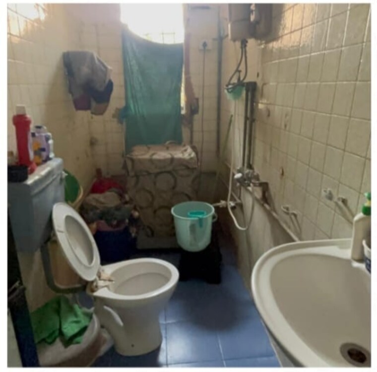 Bathroom, seven-bungalow 2 Bedroom 760 Sq.Ft. Apartment In Andheri West Mumbai 9216124
