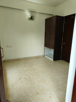 Room in 2.5 BHK Builder Floor at Vipul World Floors, Sector 48 – for Rent