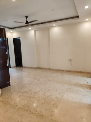 Room in 2.5 BHK Builder Floor at Vipul World Floors, Sector 48 – for Rent