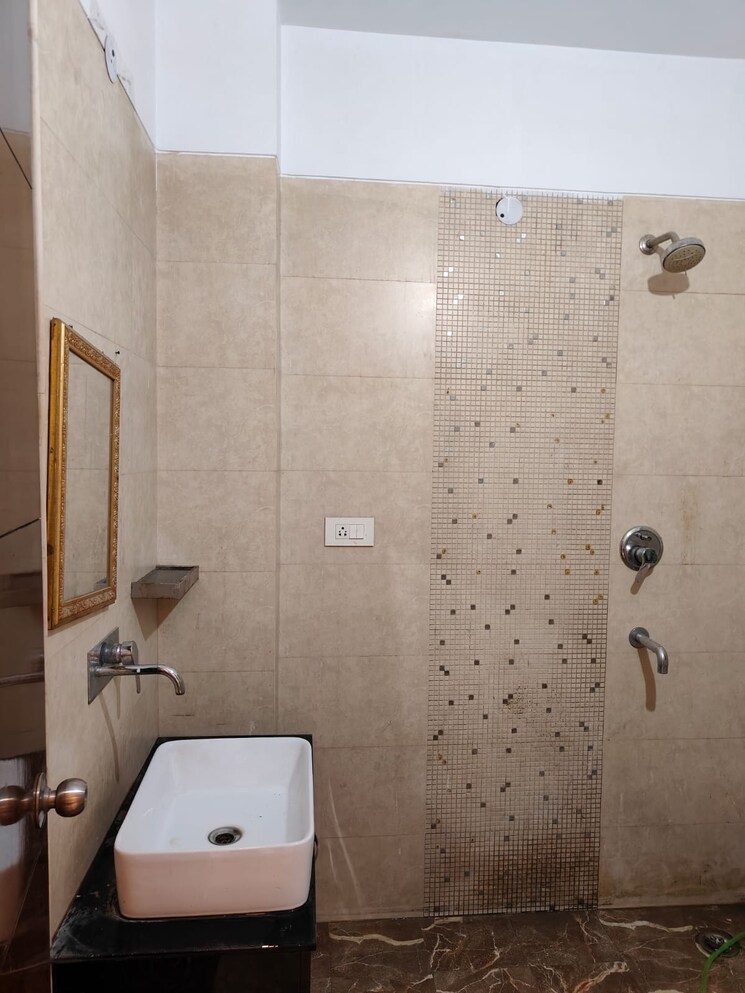 Bathroom, vipul-world-floors 2.5 Bedroom 1700 Sq.Ft. Builder Floor In Sector 48 Gurgaon 9216130