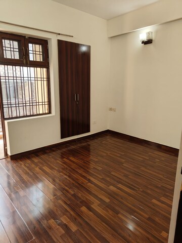 Room in 2.5 BHK Builder Floor at Vipul World Floors, Sector 48 – for Rent