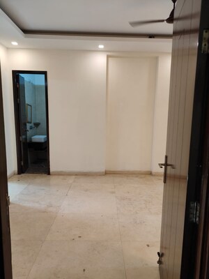 Room in 2.5 BHK Builder Floor at Vipul World Floors, Sector 48 – for Rent