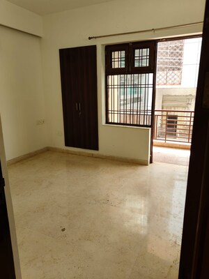 Room in 2.5 BHK Builder Floor at Vipul World Floors, Sector 48 – for Rent