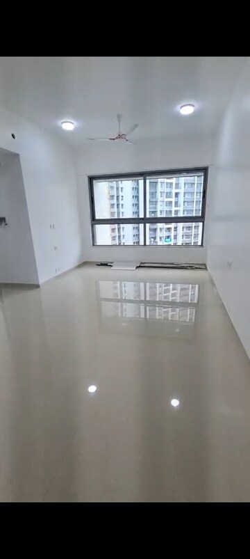 Room in 2 BHK Apartment at Kalpataru Immensa, Kolshet Road – for Rent