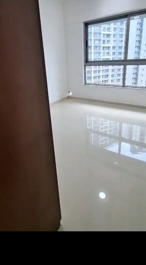 Furnished Amenities in 2 BHK Apartment at Kalpataru Immensa, Kolshet Road – for Rent