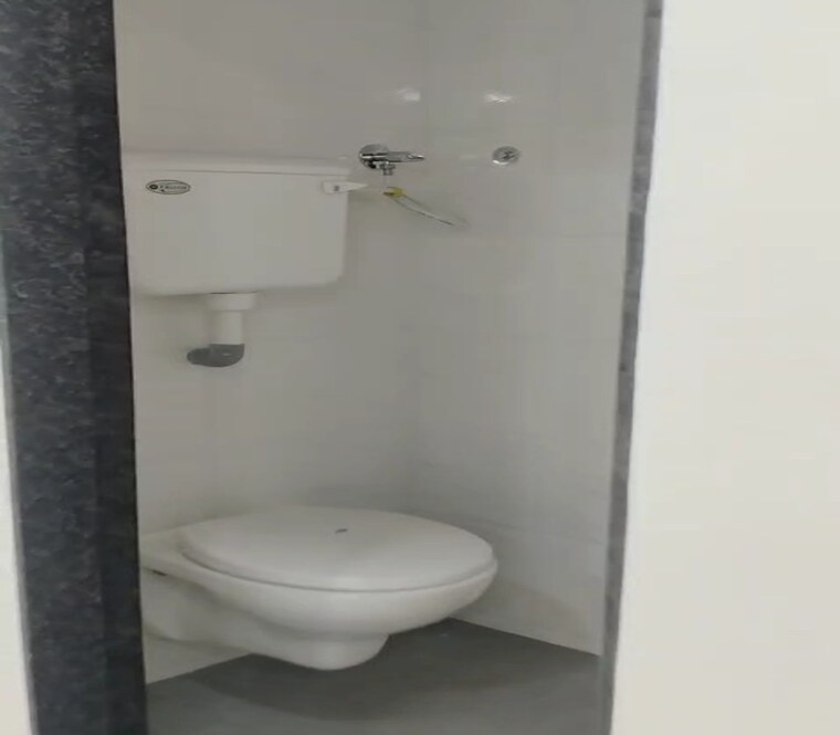 Washroom, matunga east Commercial Shop 600 Sq.Ft. In Matunga East Mumbai 9216140