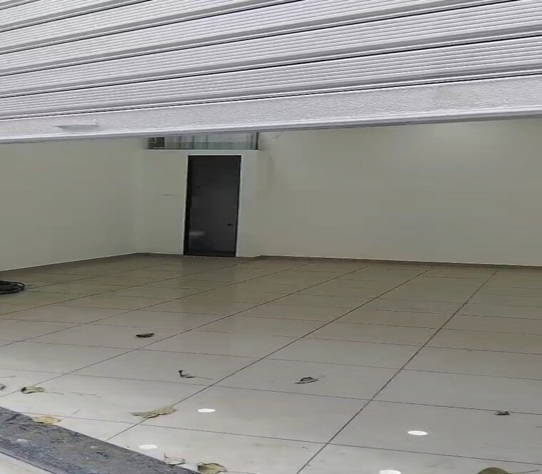 Room, matunga east Commercial Shop 600 Sq.Ft. In Matunga East Mumbai 9216140